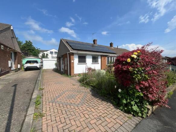 2 bed property, in Coniston Avenue, £190,000