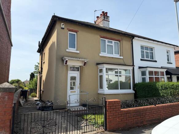 3 bed property, in Carlton Avenue, £170,000