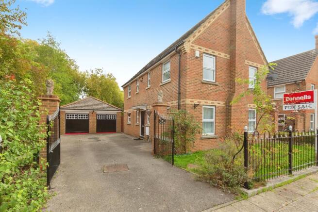 4 bed property, in Sandhill Way, £500,000