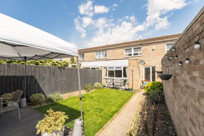 2 bed property, in St. Johns Way, £190,000