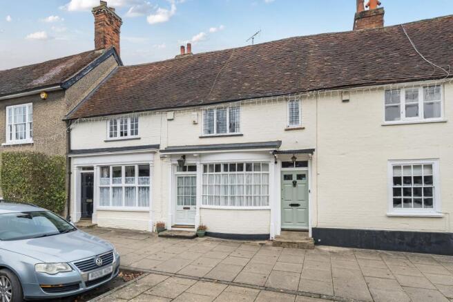 2 bed property, in High Street, £800,000