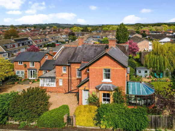 4 bed property, in Green Lane, £850,000