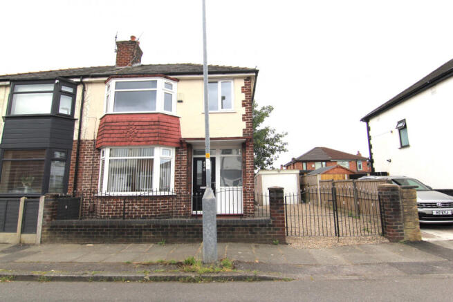3 bed property, in St Andrews Avenue, £220,000