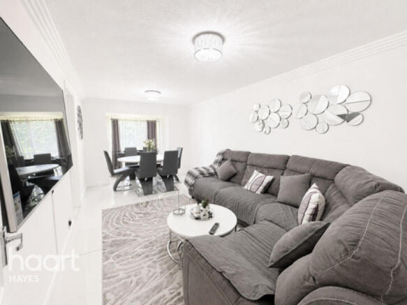 1 bed property, in West Quay Drive, £235,000