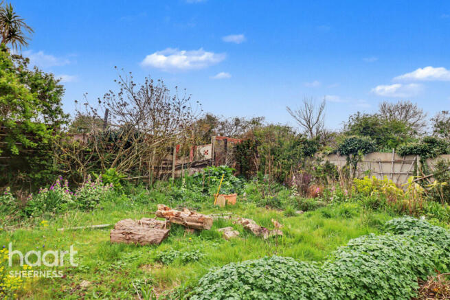 1 bed property, in Queenborough Drive, £250,000