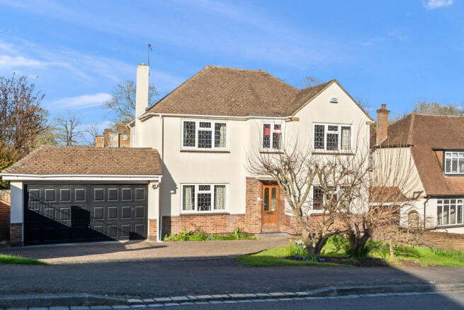 3 bed property, in Fullerton Road, £825,000