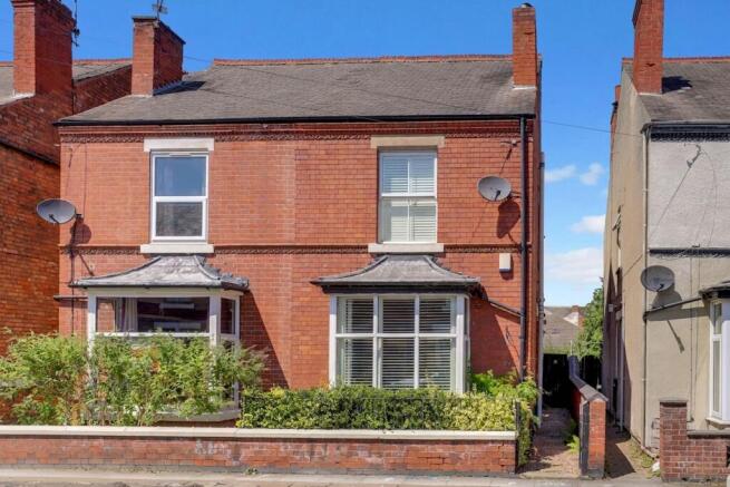 3 bed property, in York Road, £270,000