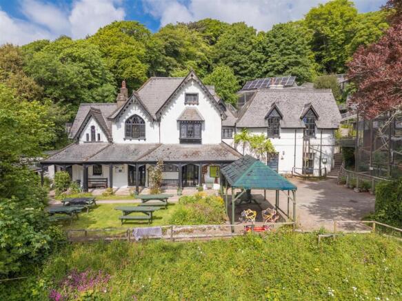 10 bed property, in St. Martin, £750,000