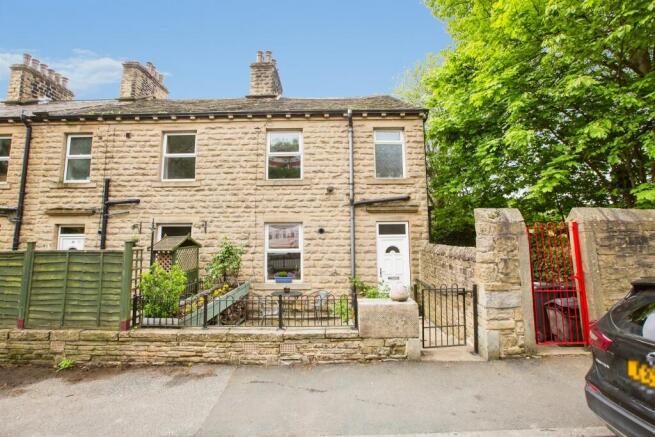 3 bed property, in Wakefield Road, £180,000