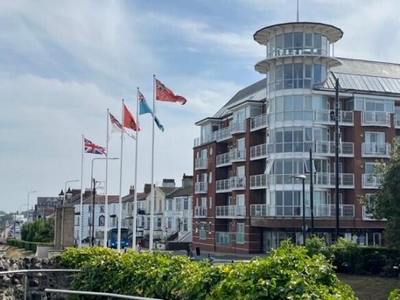 2 bed property, in The Point, £310,000