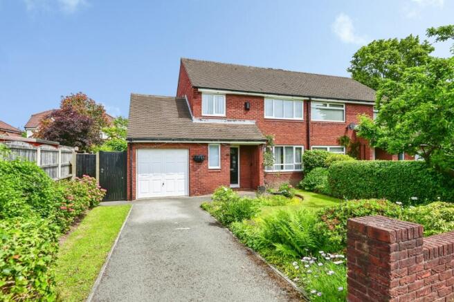 3 bed property, in Church Road, £250,000