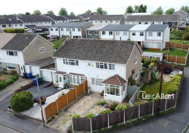 3 bed property, in Herondale Road, £270,000