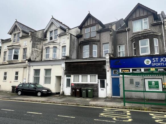1 bed property, in Second Floor Flat 158 Saltash Road, £50,000