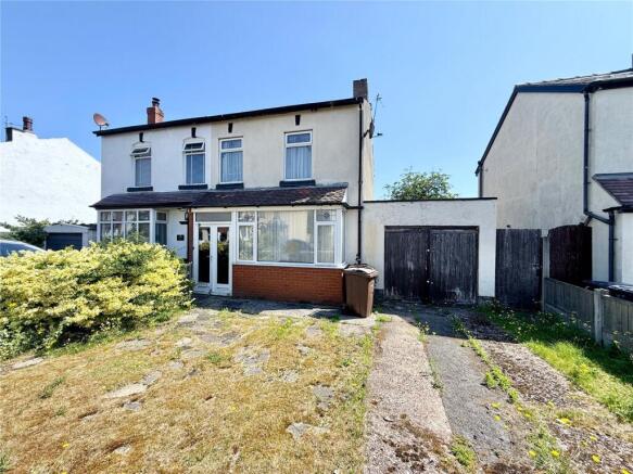 3 bed property, in Kew Road, £115,000