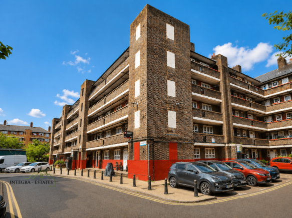 3 bed property, in Wicksteed House, £375,000