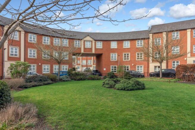 1 bed property, in Martins Court, £179,000