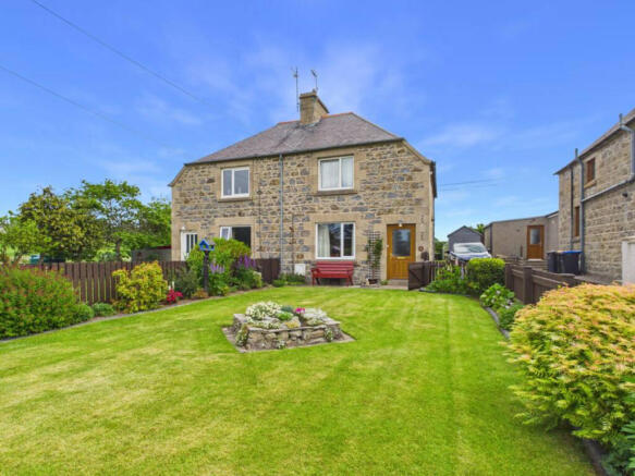 2 bed property, in Ladysbridge, £130,000