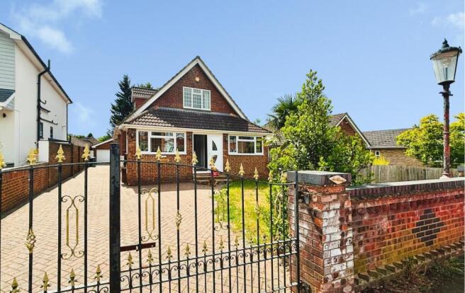 4 bed property, in Green Lane, £625,000