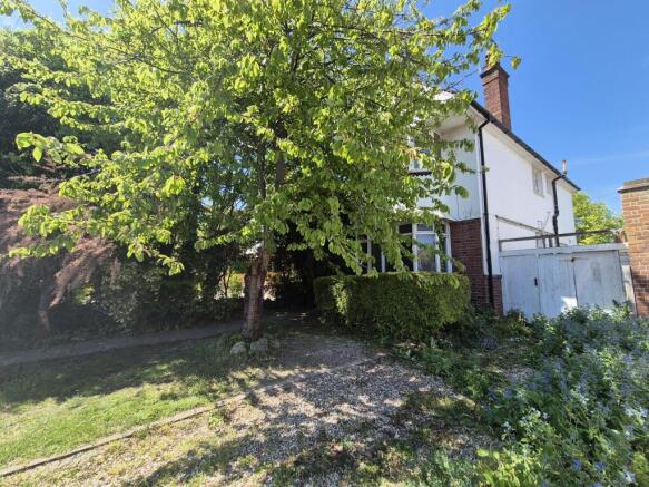 4 bed property, in Old Green Road, £400,000