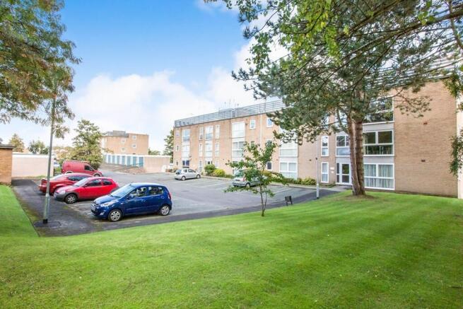 2 bed property, in Linden Court, £85,000