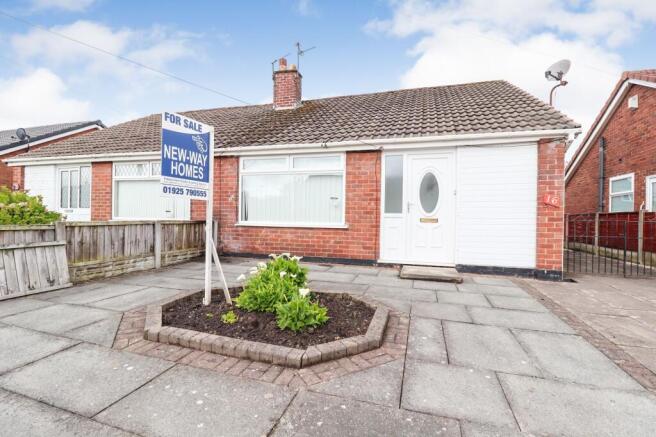 2 bed property, in Babbacombe Road, £224,000