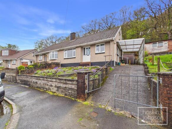 3 bed property, in Whiterock Avenue, £230,000