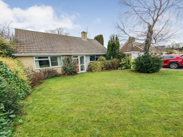 3 bed property, in Petersfield Drive, £675,000
