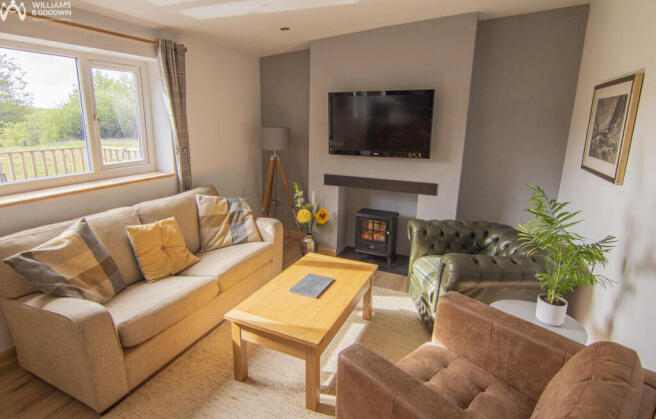 2 bed property, in Llanllyfni, £185,000