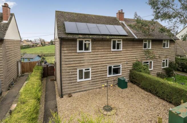 3 bed property, in Church Avenue, £220,000
