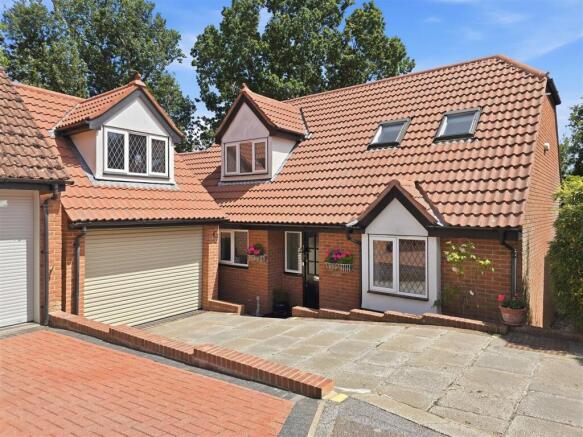 4 bed property, in Leefe Way, £924,950