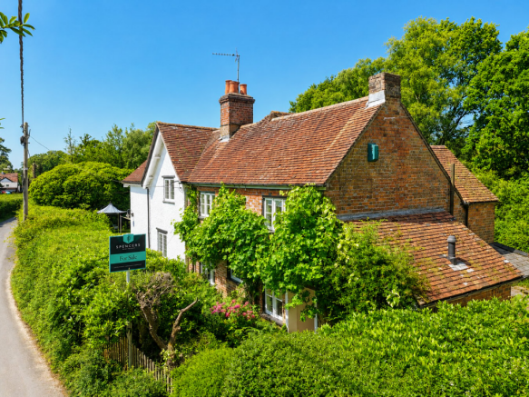 4 bed property, in Bank, £1,000,000