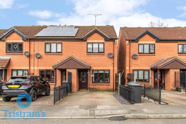 2 bed property, in Lydia Gardens, £135,000