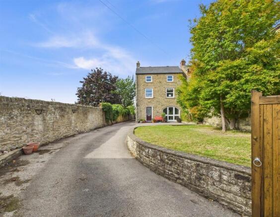 4 bed property, in 1 Bankside Court, £425,000