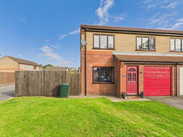 3 bed property, in Saxon Way, £185,000