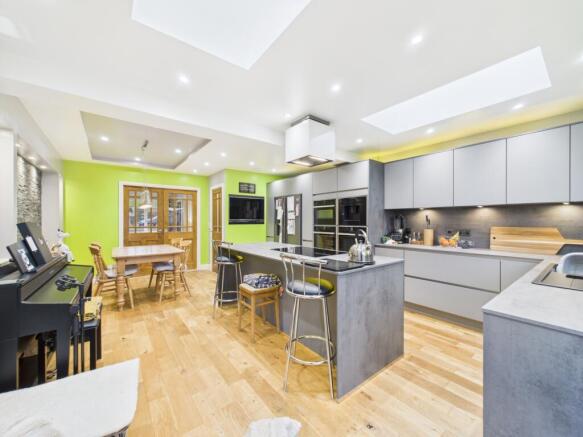 3 bed property, in Vicar Park Road, £254,500