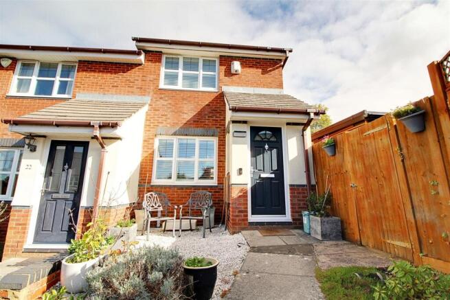 2 bed property, in Emperor Close, £480,000