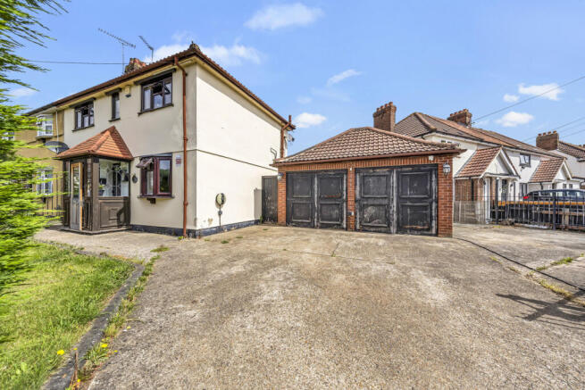 3 bed property, in Bellhouse Road, £500,000