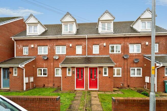 3 bed property, in Victoria Street, £210,000