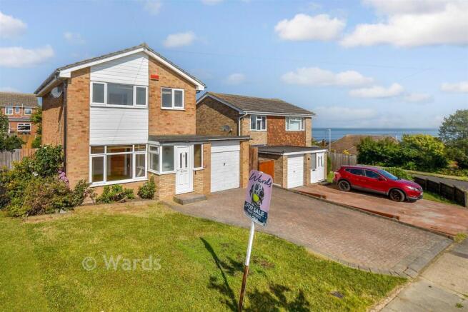 3 bed property, in Meadow Walk, £450,000