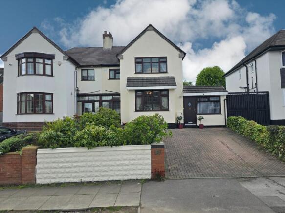 3 bed property, in Millfield Avenue, £270,000