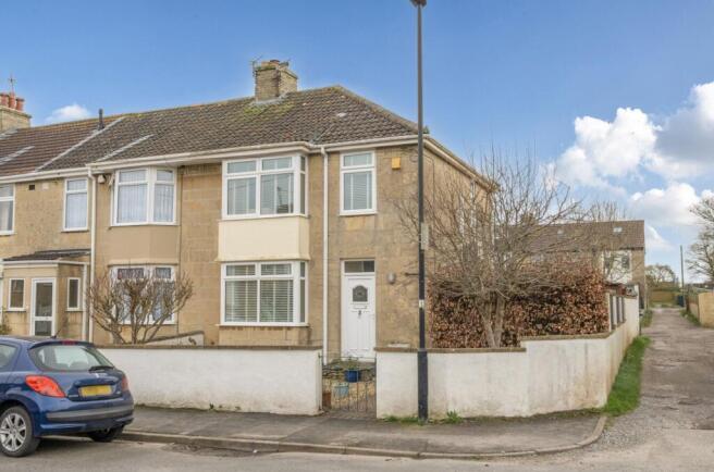 3 bed property, in Bloomfield Drive, £500,000