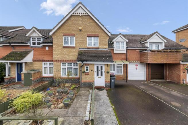 4 bed property, in Garrison Close, £530,000