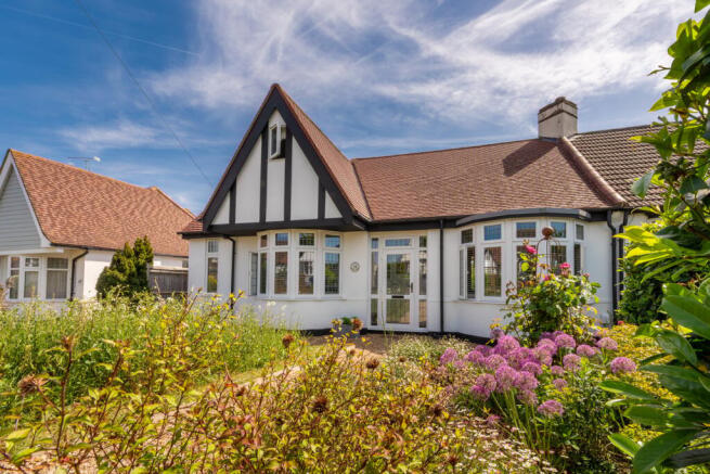 3 bed property, in Mead Way, £700,000