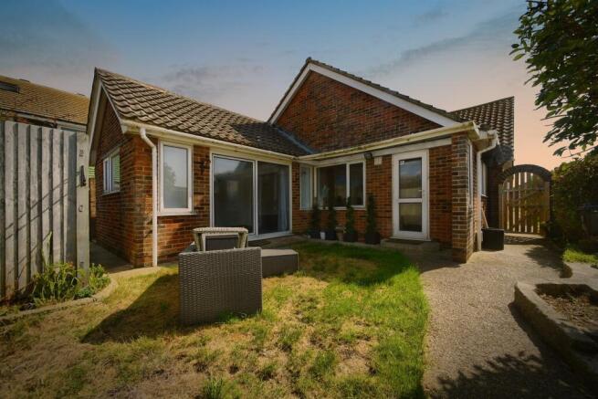 3 bed property, in Seaview Road, £400,000