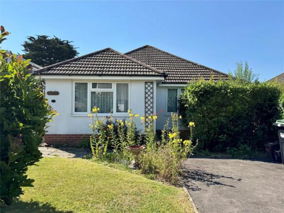 3 bed property, in Hazelwood Avenue, £425,000