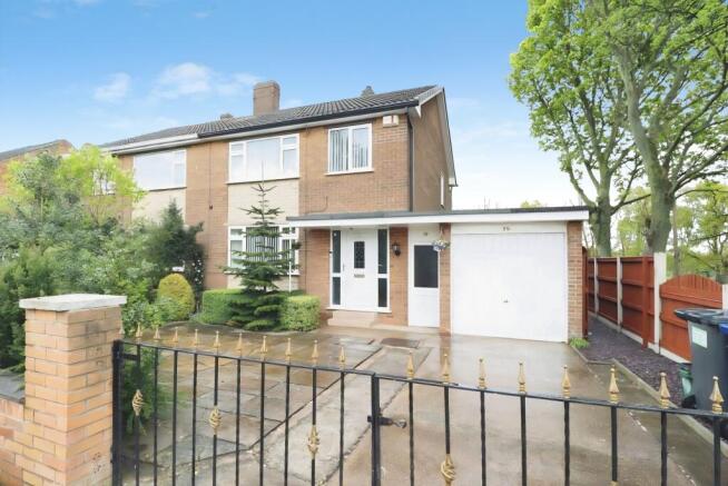 3 bed property, in Sandall Park Drive, £230,000