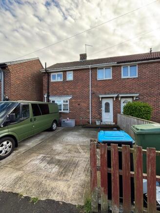 2 bed property, in Fern Crescent, £85,000