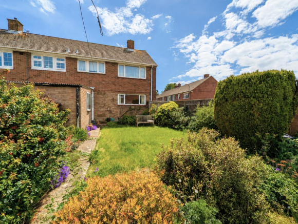 3 bed property, in Whippingham Close, £260,000