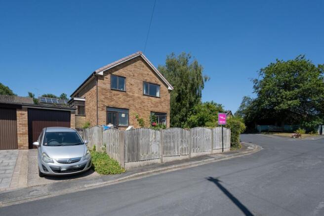 3 bed property, in Greenslate Avenue, £260,000