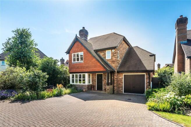 4 bed property, in Greshams Way, £750,000